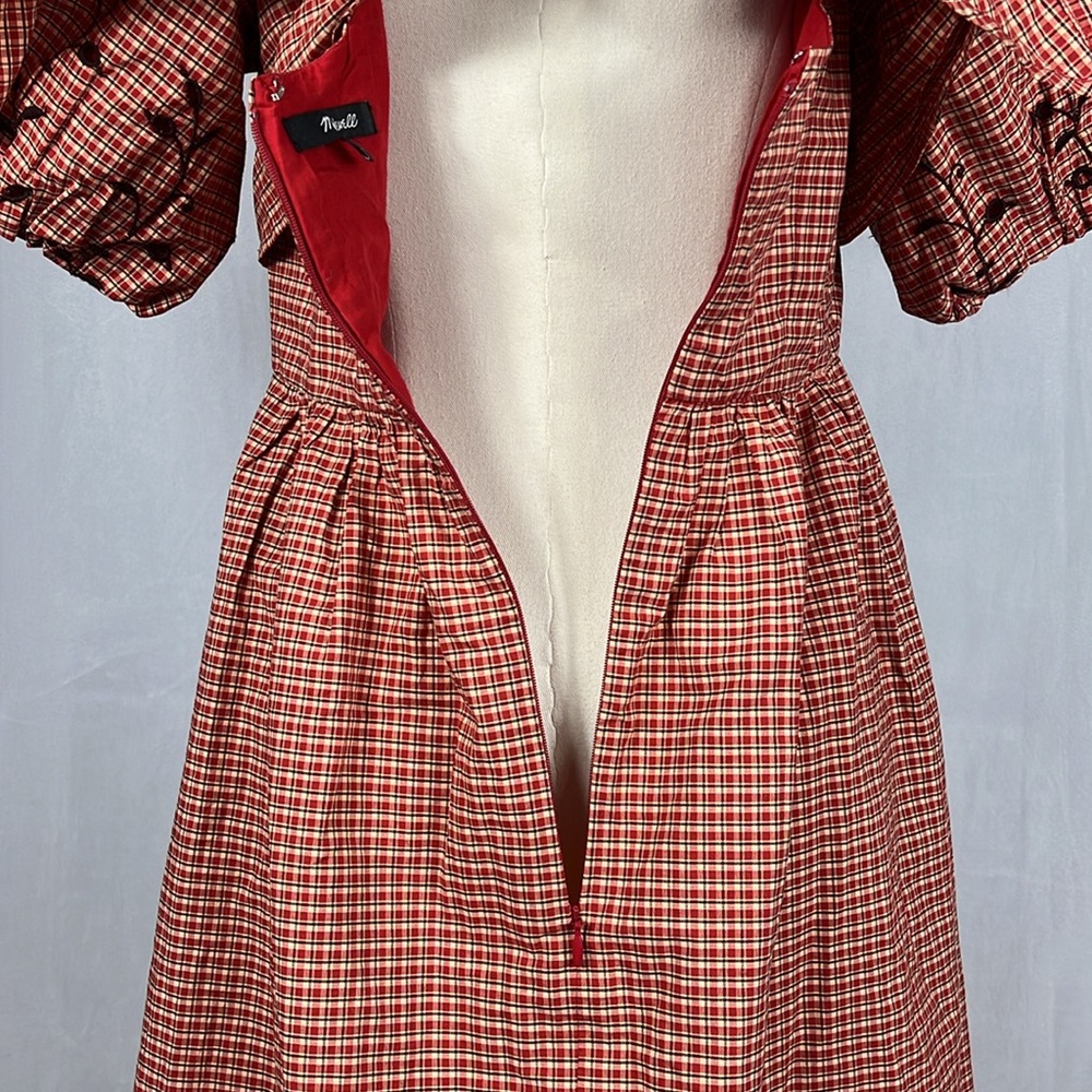 Madewell Embroidered Bubble-Sleeve‎ Midi Dress in Scarlet. - Picture 12 of 16